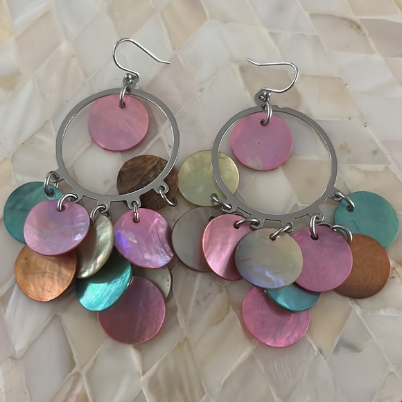 Multicolored shell earrings and bracelet set - Picture 3 of 3